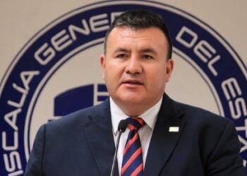 Destituyen a delegado de la FGR tras dudas sobre decomiso de combustible.