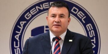 Destituyen a delegado de la FGR tras dudas sobre decomiso de combustible.