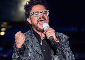 Aleks Syntek arremete agriamente contra el público en pleno Grito