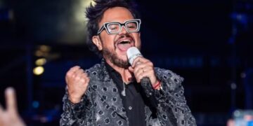 Aleks Syntek arremete agriamente contra el público en pleno Grito