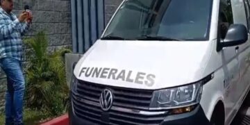 Entregan a Claudia Tacoronte; irá a España en vuelo privado