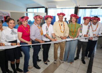 Entrega Natividad Castrejón equipamiento educativo por más de 2.4 mdp en Huejutla