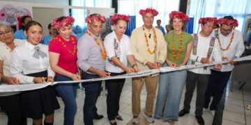 Entrega Natividad Castrejón equipamiento educativo por más de 2.4 mdp en Huejutla