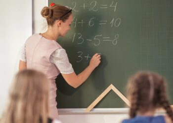 Libro de Matemáticas no frenará el rezago de PISA: ONG