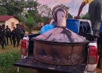 En Nigeria detienen a mexicano por fábrica de metanfetamina