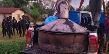 En Nigeria detienen a mexicano por fábrica de metanfetamina