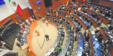 Senado aprueba candado a la doble nacionalidad para gobernar