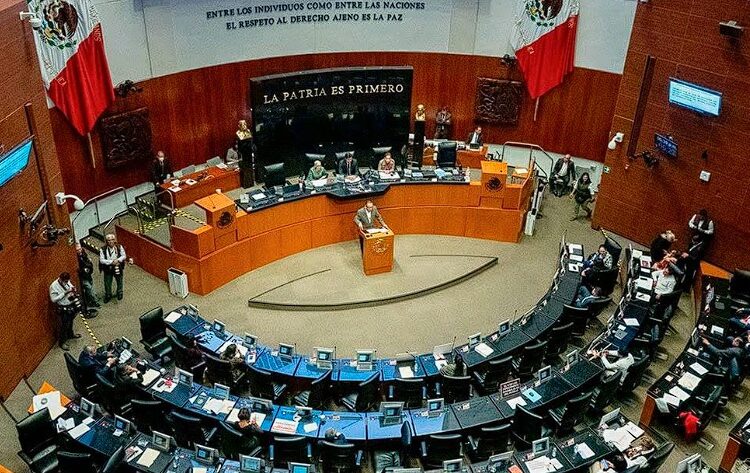 Doble nacionalidad abre choque entre PAN y Senado