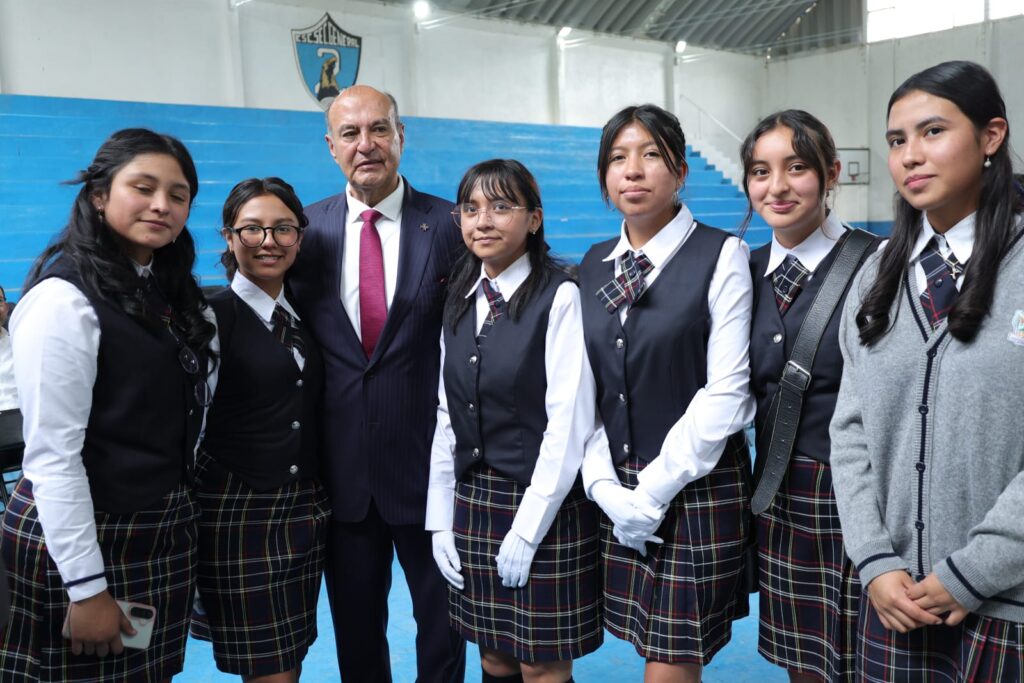 Julio Menchaca consolida transformación educativa en Hidalgo
