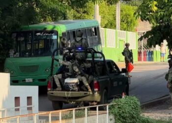 Terror en Sinaloa: disparan contra camión con alumnos en Escuinapa