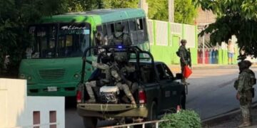 Terror en Sinaloa: disparan contra camión con alumnos en Escuinapa