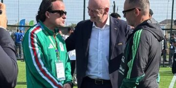 Arriola e Infantino coinciden en torneo juvenil de FIFA
