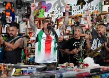 Panteón Rococó lleva al Tiny Desk un homenaje a los desaparecidos en México.