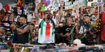 Panteón Rococó lleva al Tiny Desk un homenaje a los desaparecidos en México.