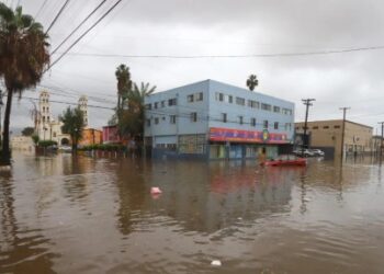 Rachel golpea Baja California: Inundaciones, una menor fallecida y 10 desaparecidos.
