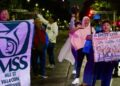 Trabajadores del IMSS rechazan aumento salarial de 6.8% y exigen renegociación.