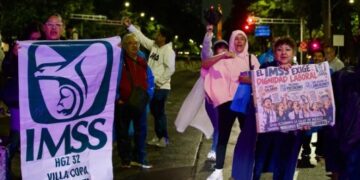 Trabajadores del IMSS rechazan aumento salarial de 6.8% y exigen renegociación.