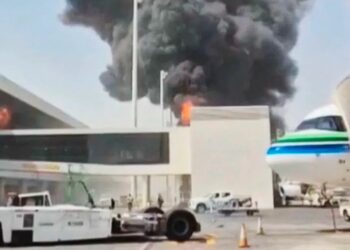 Riad, bajo fuego: ataque mortal paraliza su aeropuerto