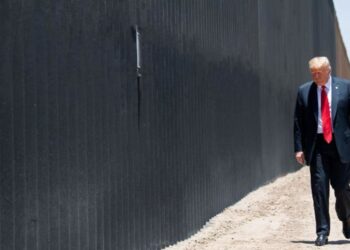 Trump afirma que México pagó “muchas veces” el muro fronterizo con aranceles.
