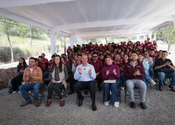 Más y mejores espacios para aprender; Natividad Castrejón entrega obra educativa por 12.9 mdp en Huichapan