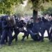 París: Protesta estudiantil escala y enfrenta a jóvenes y policías