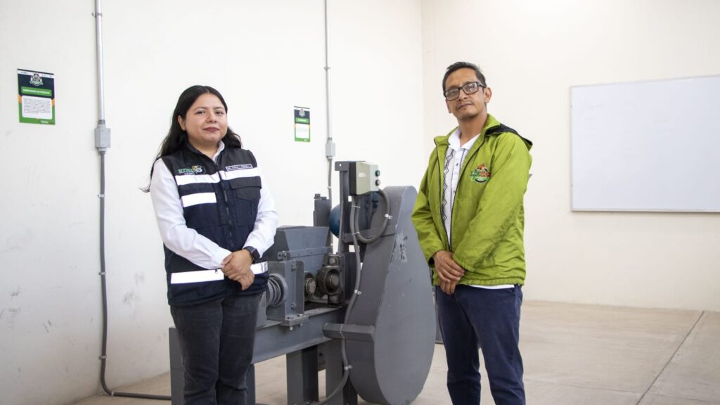 Docente de la UTMZ participará en seminario de minería en China