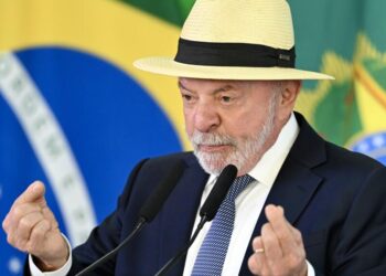 Lula remonta en segunda vuelta y gana la presidencia de Brasil.