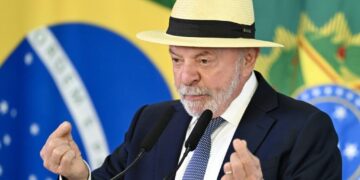 Lula remonta en segunda vuelta y gana la presidencia de Brasil.