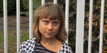 Francia: Estudiantes salen a las calles y reciben apoyo de Greta Thunberg.