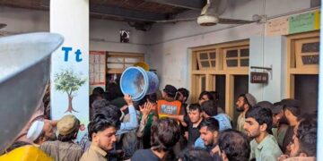 Tragedia en Pakistán: derrumbe en colegio deja 32 estudiantes muertos (VIDEO).