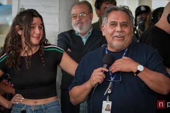 Eliminan mensaje de apoyo a migrantes en el Tiny Desk de Los Tigres del Norte.