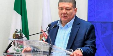 Trasladan al exfiscal César Jáuregui al Altiplano por presunta traición a la patria.