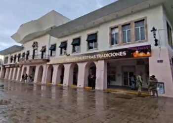 Mazatlán: Dejan cabeza con amenazas frente al Ayuntamiento