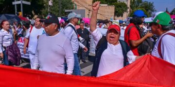 Trabajadores del IMSS exigen 10% de aumento y más recursos