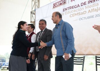Natividad Castrejón entregó nuevos espacios educativos en beneficio de estudiantes de Alfajayucan