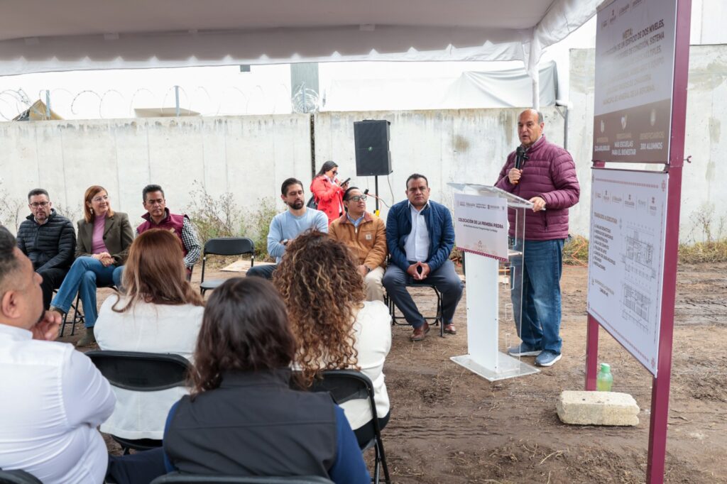 Coloca Natividad Castrejón primera piedra del Bachillerato Nacional “Margarita Maza” en Mineral de la Reforma