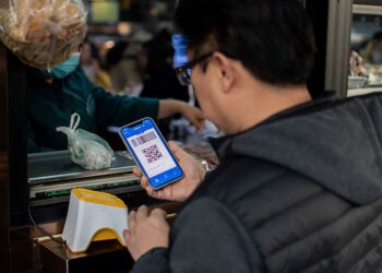 Ley de Economía Digital avanza; genera debate por restricciones al efectivo.