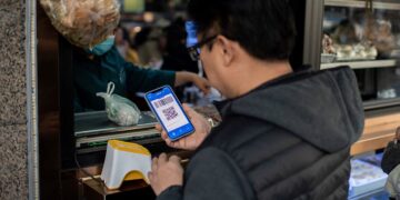 Ley de Economía Digital avanza; genera debate por restricciones al efectivo.