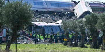España: Choque mortal ferroviario deja 68 muertos