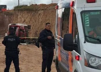 Vuelca camión del Tren México-Querétaro: un trabajador murió